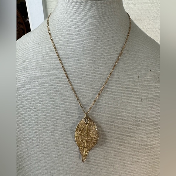 Three dipped gold leaf pendants with chain necklace - Picture 6 of 10